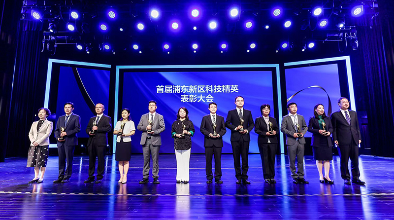 口袋德州官网生物总经理左亚军荣获首届“浦东新区科技精英”荣誉称号